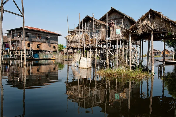 Case galleggianti sul lago Inle Myanmar — Foto Stock