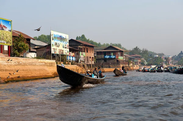 Nyaungshwe port kanalı — Stok fotoğraf