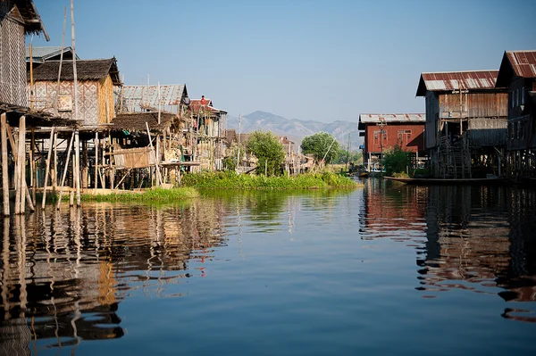 Inle Gölü myanmar üzerinde yüzen evler