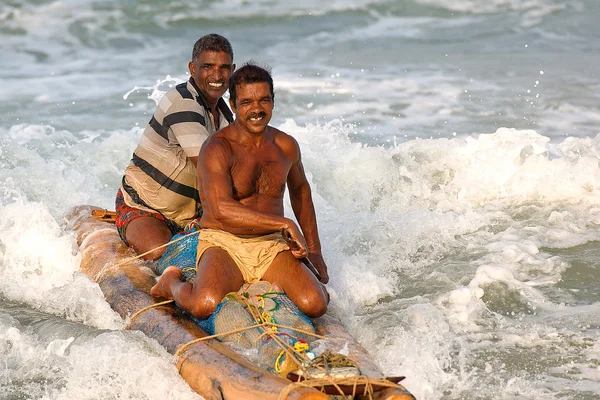 Pêcheurs indiens revenant de la mer — Photo