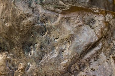 Katlı bakır veya bronz heykel malzemesinin yakın çekim fotoğraf dokusu.