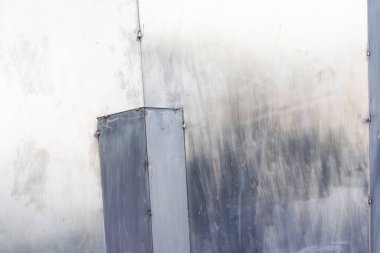 Paslanmaz çelik zırhlı mavi renkli çizik yüzey levhalarının desen fotoğrafı..