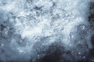 Gümüş tonlu donmuş buz yüzey dokusu fotoğrafı.
