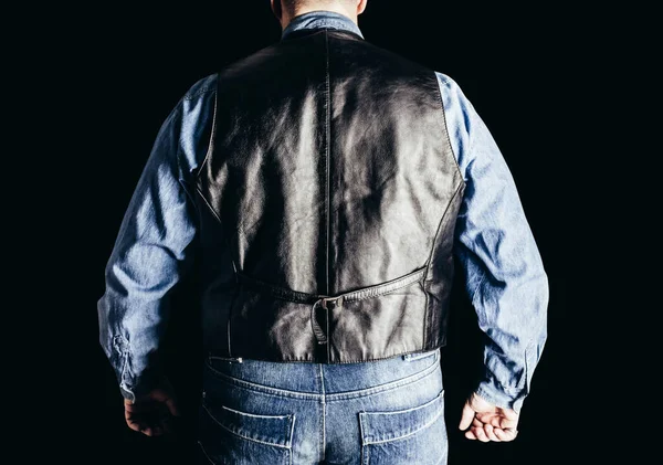 Rückseite Foto Von Mann Jeans Hemd Und Biker Lederweste Auf — Stockfoto