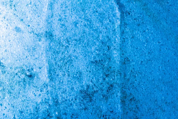Фото Голубой Тонированной Прозрачной Поверхности Льда Текстурой Снега — стоковое фото