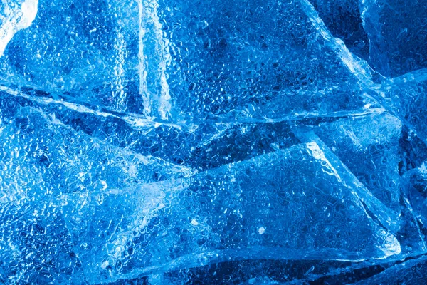 Foto Von Blau Getönten Gefrorenen Rissigen Eisstücken Oberflächentextur — Stockfoto