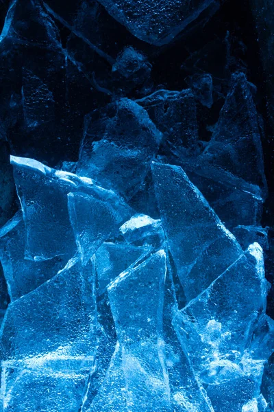 Foto Von Blau Getönten Gefrorenen Eisstücken Oberflächentextur Vertikal Orientiert — Stockfoto