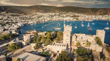 Aziz Peter Kalesi Bodrum Kalesi ve Körfezi manzarası. Aziz Peter Kalesi 'nin havadan görünüşü. Fotoğraf indir 