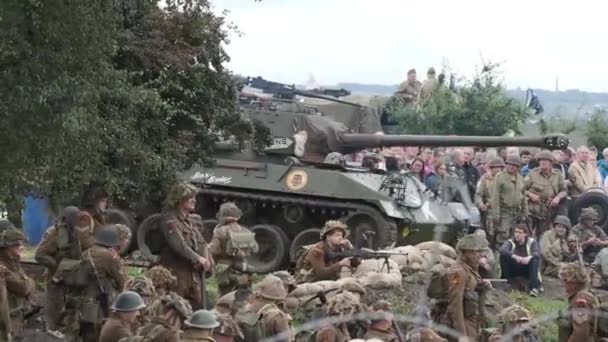Yorkshire Warfare Experience Leeds August 2021 Troops Waiting Mock Battle — Stock Video