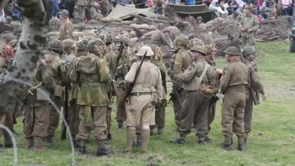 Yorkshire Warfare Experience Leeds August 2021 Troops Waiting Mock Battle — Stock Video