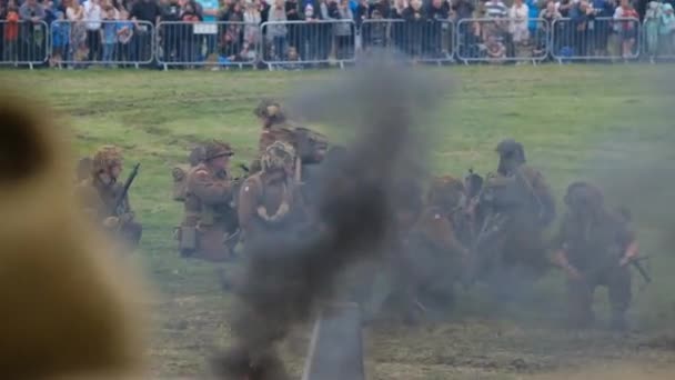 Yorkshire Warfare Experience Leeds August 2021 Troops Attacking Enemy Blank — Stock Video