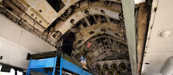 纽瓦克空气博物馆2022年3月 英国诺丁汉郡 Avro Vulcan五号轰炸机轰炸舱视野 — 图库照片