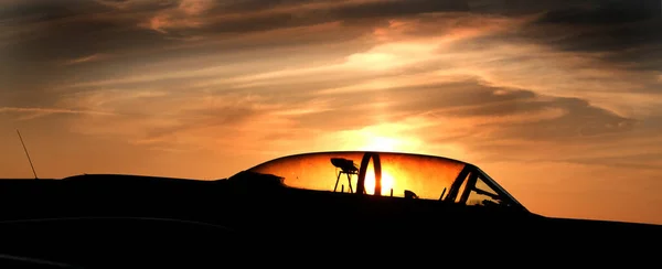 纽瓦克空气博物馆2022年3月 英国诺丁汉郡 日落时的驾驶舱篷 堪培拉轰炸机 — 图库照片