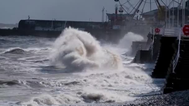 Pesado Mar Perigoso Maré Alta Com Vento Costa Bridlington Yorkshire — Vídeo de Stock