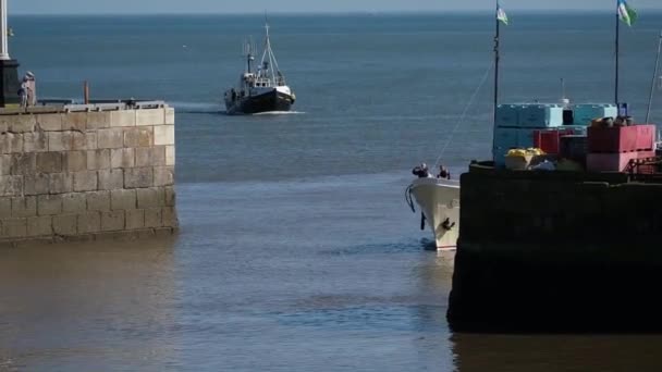 Seaside Resort Prazer Cruzeiro Shipin Porto Depois Reboque Iate Com — Vídeo de Stock