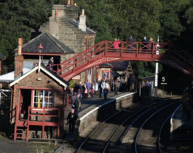 Kuzey Yorkshire mors0 demiryolu. Yorkshire, İngiltere, 04 / 10 / 2022. Yıllık buhar galası etkinliği. Buharlı lokomotif çağının kutlaması.