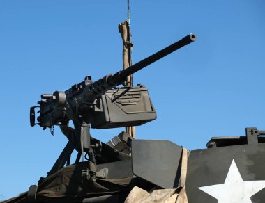 Yorkshire savaş deneyimi gösterisi. Leeds, İngiltere, Ağustos 2022. 2. Dünya Savaşı 'nda araçlar, uçaklar, silahlar ve tanklarla yeniden canlandırma gösterisi. Alman, Amerikan ve İngiliz gibi giyinen insanlar. Alaycı savaşlar ve çatışmalar.