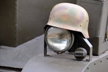 Zafer Şovu. Cosby Çiftliği, Leicester, İngiltere. Eylül 2022. Dünya Savaşı 'nın askeri gösterisi. İki tank, uçak, araç, silah ve insan. Axis ve Müttefik. Alman, Amerikan ve İngiliz üniformaları. Savaşlar ve çatışmalarla dolu üç günlük eğlence.