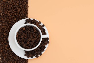 kahve çekirdekleri ve kopyalama alanı ile yaratıcı arkaplan