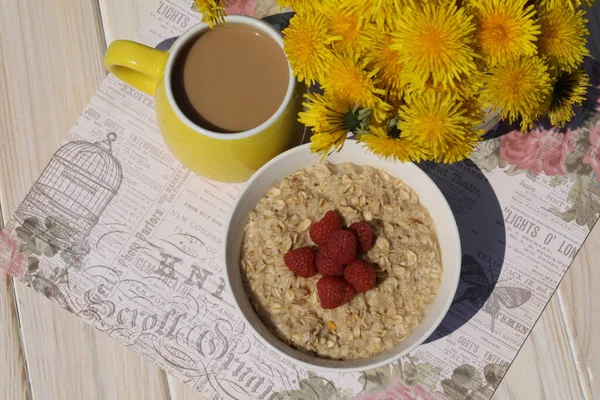 Frühstück Mit Haferbrei Mit Himbeere Und Kaffee — Stockfoto