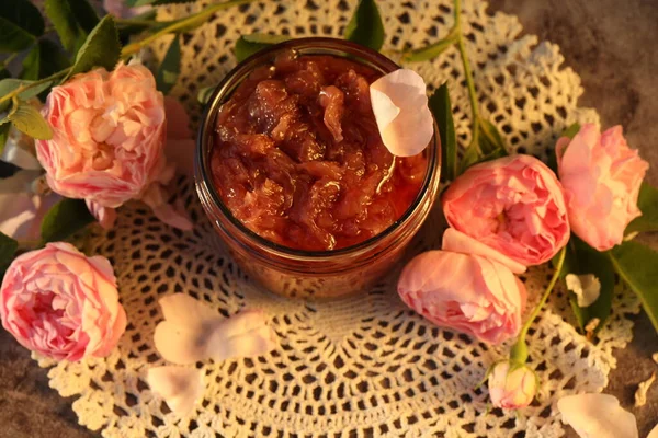 Engarrafamento Pétala Rosa Com Rosas Rosa — Fotografia de Stock