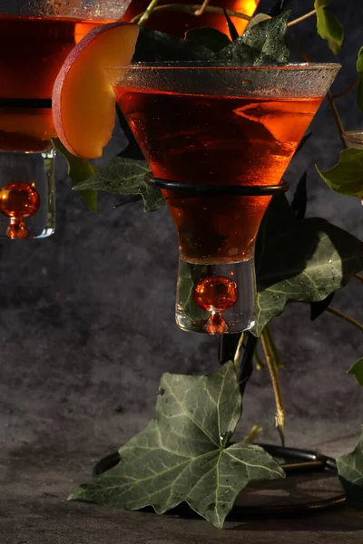 Glas Mit Kaltem Sommergetränk Und Obst Cocktail — Stockfoto