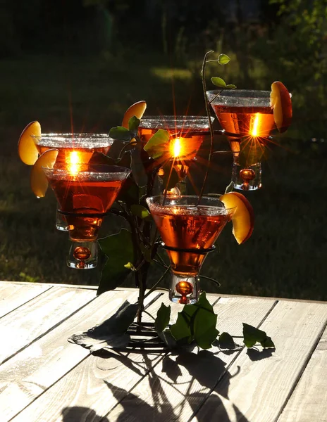 Bicchiere Con Bevanda Estiva Fredda Frutta Cocktail — Foto Stock
