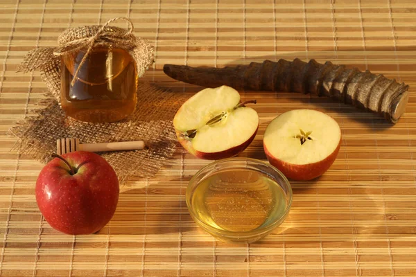 Rosh Hashanah Holiday Celebrating Attributes Apples Honey Shofar — Stock Photo, Image