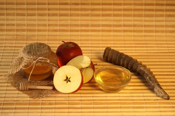 Rosh Hashanah Vakantie Feestelijke Attributen Appels Honing Shofar — Stockfoto