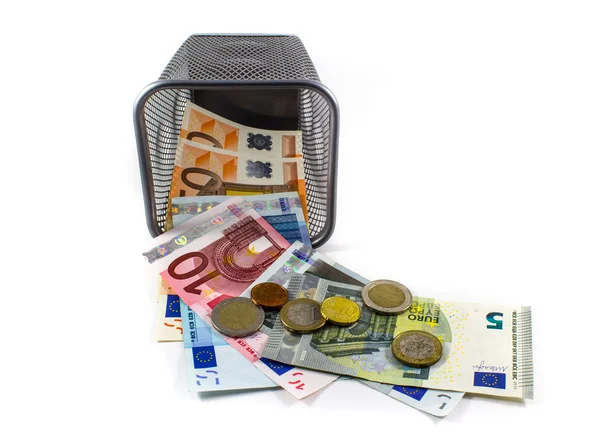 Euro banknot metal sepet, beyaz arka planda