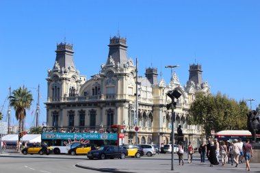 Barcelona, İspanya - Ağustos 17: barcelona Caddesi üzerinde Ağustos 17, 2013. Barcelona Katalonya bölgesinin başkenti ve İspanya'nın en popüler ve turistik şehirlerinden biridir