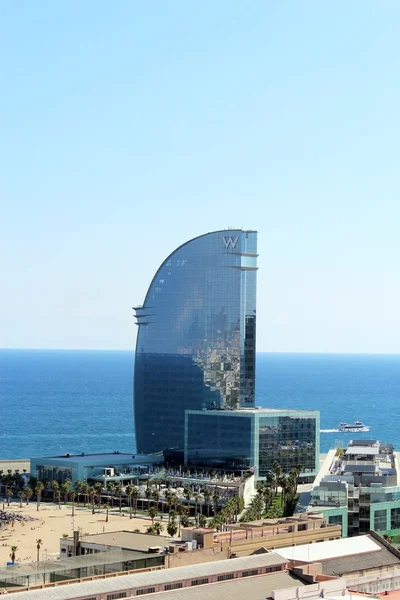 Barcelona, Spanje - augustus 17:hotel w vanaf de top op augustus 17, 2013. Barcelona is een hoofdstad van de regio Catalonië en een van de meest populaire toeristische steden in Spanje. — Stockfoto