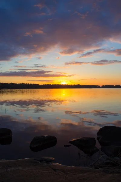 Puesta de sol en el lago Vuoksa — Foto de Stock