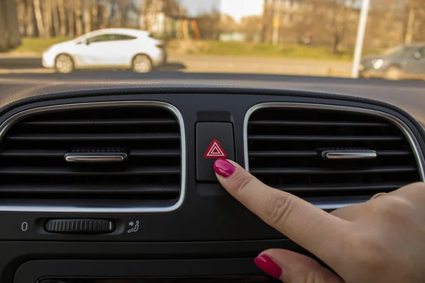 basma Acil durdurma düğmesi.