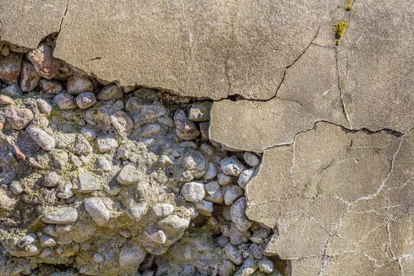 Beton Duvar yıkıldı