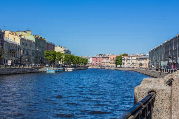 Belo canal em São Petersburgo — Fotografia de Stock