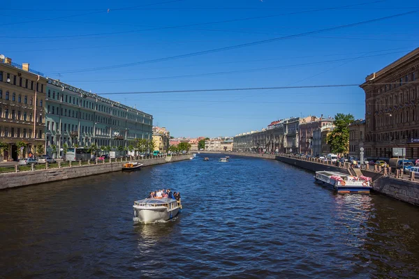 Hermoso canal en San Petersburgo — Foto de Stock
