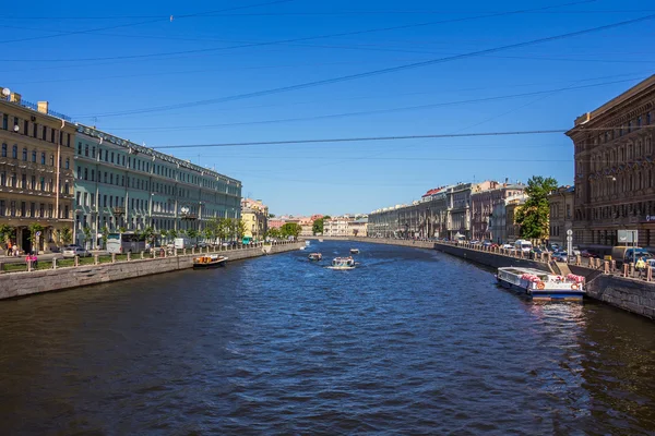 Hermoso canal en San Petersburgo — Foto de Stock