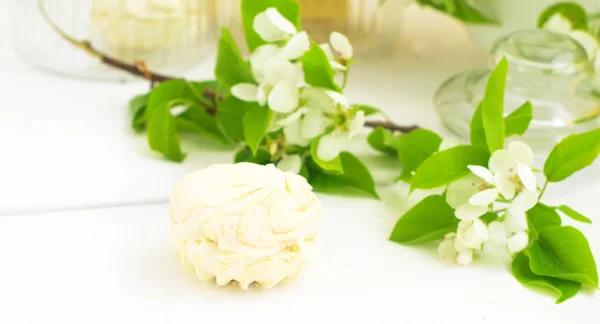 Zephyr ve elma çiçekleri