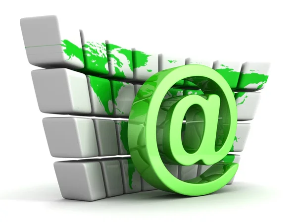 Зеленый e-mail у символа — стоковое фото