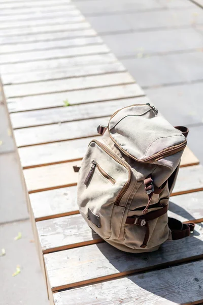 Vintage Backpack Sunny City Street Hipster Traveler Bag —  Fotos de Stock