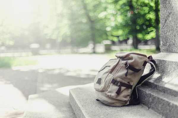 Vintage Backpack Sunny City Street Hipster Traveler Bag — Stock Photo, Image