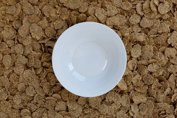 Weiße Leere Schale Für Cornflakes Frühstückskonzept Auf Getreidegrund Mit Viel — Stockfoto