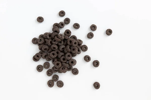Montón Anillos Cereales Negros Aislados Sobre Fondo Blanco Deliciosos Útiles —  Fotos de Stock
