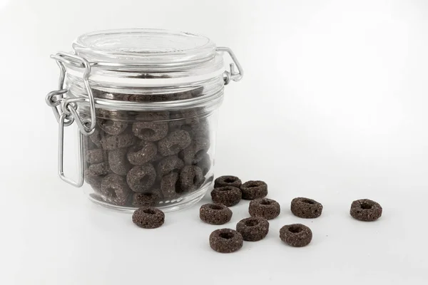 Anillos Negros Cereales Frasco Vidrio Aislado Sobre Fondo Blanco Ingrediente —  Fotos de Stock