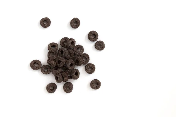 Montón Anillos Cereales Negros Aislados Sobre Fondo Blanco Deliciosos Útiles —  Fotos de Stock