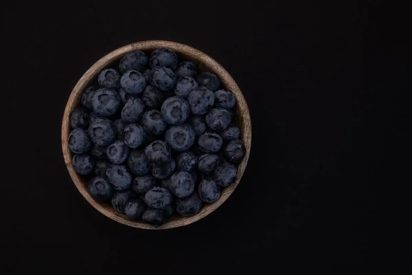 Fresh Blueberries Green Leaf Wooden Bowl Isolated Black Background Top — 图库照片