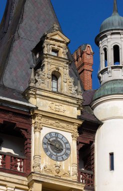 Eski kraliyet sarayının saat kulesi.