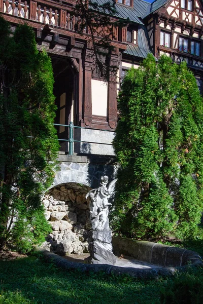 Bellissimo Palazzo Vecchio Edificio Una Foresta — Foto Stock