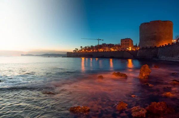 Alghero, şehrin gece sabaha peyzaj sardinia.tif